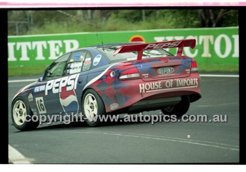 FIA 1000 Bathurst 19th November 2000 - Photographer Marshall Cass - Code 00-MC-B00-570