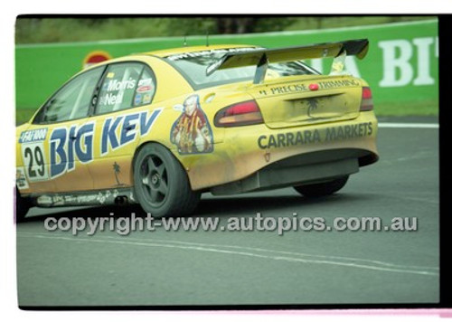 FIA 1000 Bathurst 19th November 2000 - Photographer Marshall Cass - Code 00-MC-B00-572