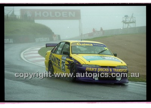 FIA 1000 Bathurst 19th November 2000 - Photographer Marshall Cass - Code 00-MC-B00-609