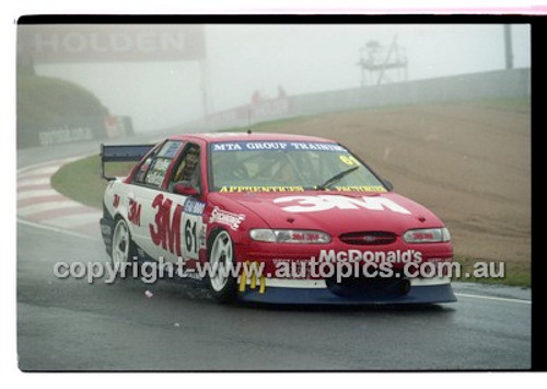 FIA 1000 Bathurst 19th November 2000 - Photographer Marshall Cass - Code 00-MC-B00-614