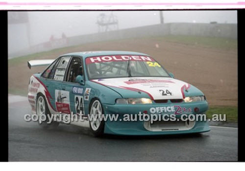 FIA 1000 Bathurst 19th November 2000 - Photographer Marshall Cass - Code 00-MC-B00-617
