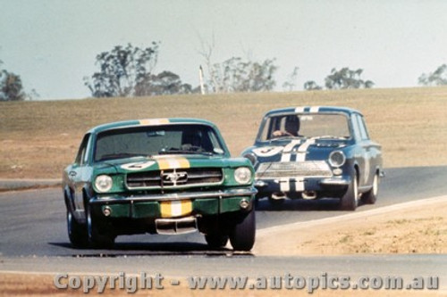 Thomson / McKeown  -  Mustang / Lotus Cortina - Oran Park 1966