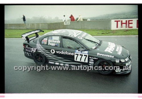 FIA 1000 Bathurst 19th November 2000 - Photographer Marshall Cass - Code 00-MC-B00-646