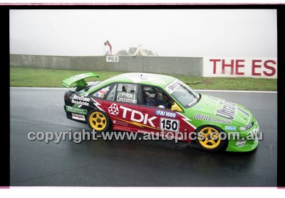FIA 1000 Bathurst 19th November 2000 - Photographer Marshall Cass - Code 00-MC-B00-677