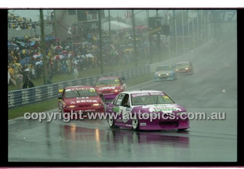 FIA 1000 Bathurst 19th November 2000 - Photographer Marshall Cass - Code 00-MC-B00-723
