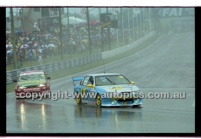 FIA 1000 Bathurst 19th November 2000 - Photographer Marshall Cass - Code 00-MC-B00-726