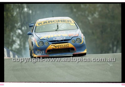 FIA 1000 Bathurst 19th November 2000 - Photographer Marshall Cass - Code 00-MC-B00-738