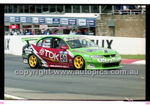 FIA 1000 Bathurst 19th November 2000 - Photographer Marshall Cass - Code 00-MC-B00-924