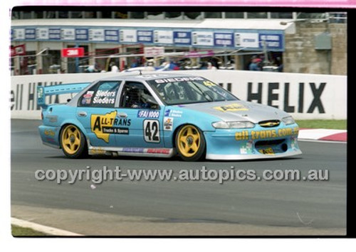 FIA 1000 Bathurst 19th November 2000 - Photographer Marshall Cass - Code 00-MC-B00-937