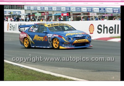 FIA 1000 Bathurst 19th November 2000 - Photographer Marshall Cass - Code 00-MC-B00-939