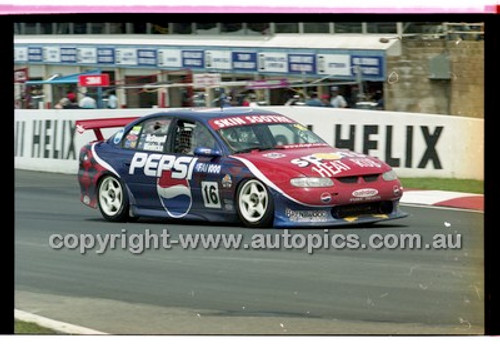 FIA 1000 Bathurst 19th November 2000 - Photographer Marshall Cass - Code 00-MC-B00-942