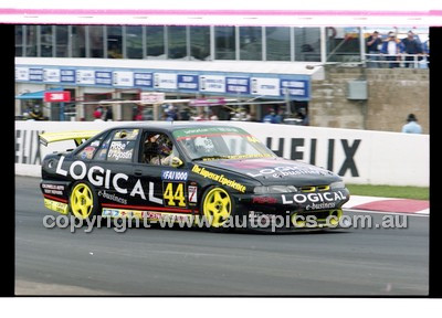 FIA 1000 Bathurst 19th November 2000 - Photographer Marshall Cass - Code 00-MC-B00-963