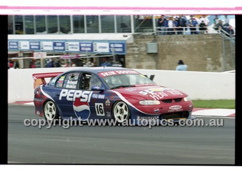 FIA 1000 Bathurst 19th November 2000 - Photographer Marshall Cass - Code 00-MC-B00-964