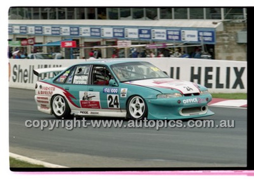 FIA 1000 Bathurst 19th November 2000 - Photographer Marshall Cass - Code 00-MC-B00-967