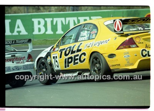 Bathurst 1000, 2001 - Photographer Marshall Cass - Code 01-MC-B01-006