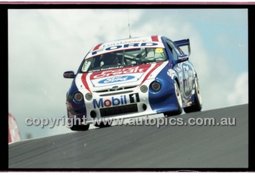 Bathurst 1000, 2001 - Photographer Marshall Cass - Code 01-MC-B01-040