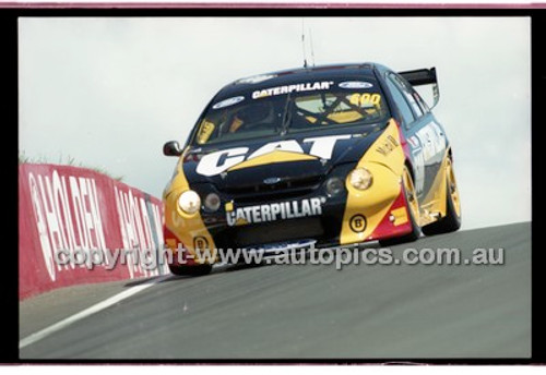 Bathurst 1000, 2001 - Photographer Marshall Cass - Code 01-MC-B01-064