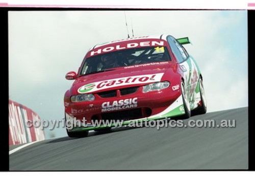 Bathurst 1000, 2001 - Photographer Marshall Cass - Code 01-MC-B01-068