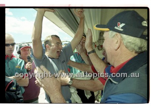 Bathurst 1000, 2001 - Photographer Marshall Cass - Code 01-MC-B01-096