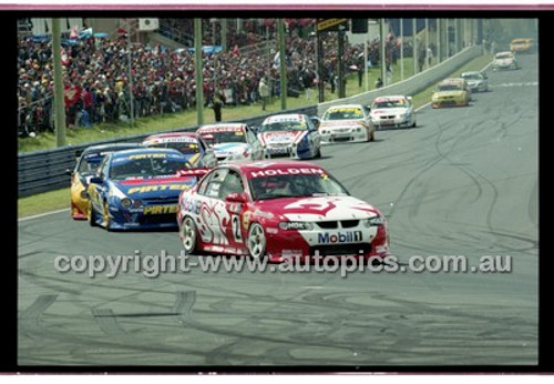 Bathurst 1000, 2001 - Photographer Marshall Cass - Code 01-MC-B01-111