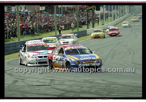 Bathurst 1000, 2001 - Photographer Marshall Cass - Code 01-MC-B01-112