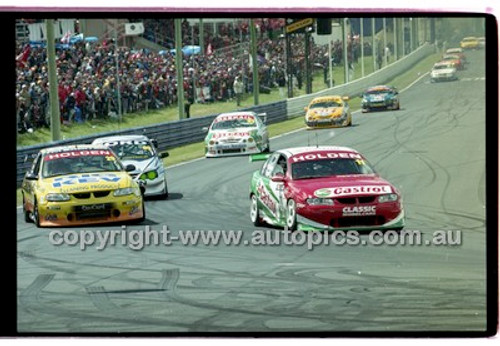 Bathurst 1000, 2001 - Photographer Marshall Cass - Code 01-MC-B01-114