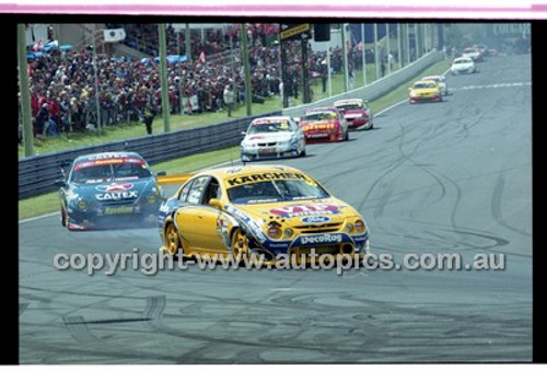 Bathurst 1000, 2001 - Photographer Marshall Cass - Code 01-MC-B01-116