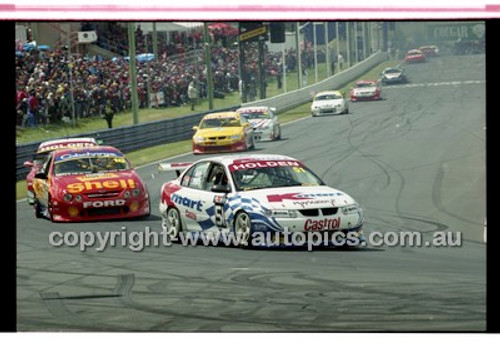 Bathurst 1000, 2001 - Photographer Marshall Cass - Code 01-MC-B01-118