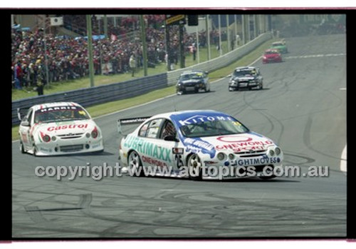 Bathurst 1000, 2001 - Photographer Marshall Cass - Code 01-MC-B01-129