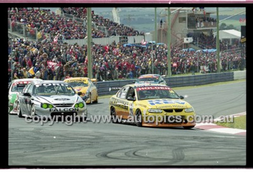 Bathurst 1000, 2001 - Photographer Marshall Cass - Code 01-MC-B01-137