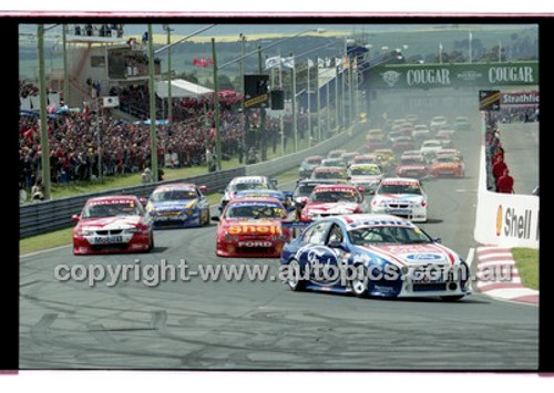 Bathurst 1000, 2001 - Photographer Marshall Cass - Code 01-MC-B01-154