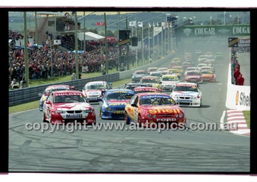 Bathurst 1000, 2001 - Photographer Marshall Cass - Code 01-MC-B01-155