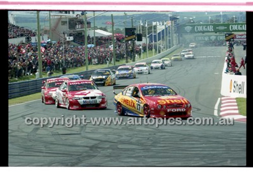 Bathurst 1000, 2001 - Photographer Marshall Cass - Code 01-MC-B01-165