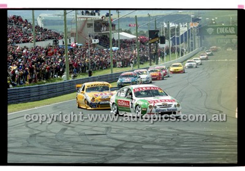 Bathurst 1000, 2001 - Photographer Marshall Cass - Code 01-MC-B01-168