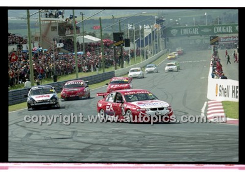 Bathurst 1000, 2001 - Photographer Marshall Cass - Code 01-MC-B01-173