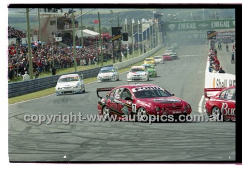 Bathurst 1000, 2001 - Photographer Marshall Cass - Code 01-MC-B01-175