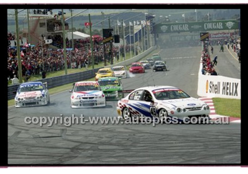 Bathurst 1000, 2001 - Photographer Marshall Cass - Code 01-MC-B01-176