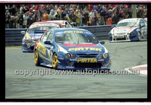 Bathurst 1000, 2001 - Photographer Marshall Cass - Code 01-MC-B01-181