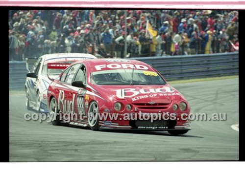 Bathurst 1000, 2001 - Photographer Marshall Cass - Code 01-MC-B01-187