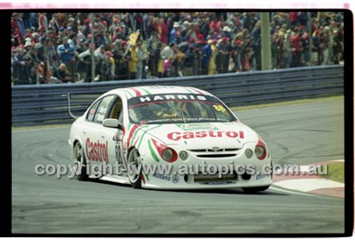 Bathurst 1000, 2001 - Photographer Marshall Cass - Code 01-MC-B01-191