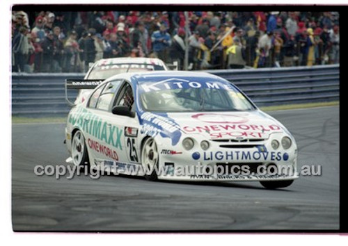 Bathurst 1000, 2001 - Photographer Marshall Cass - Code 01-MC-B01-198