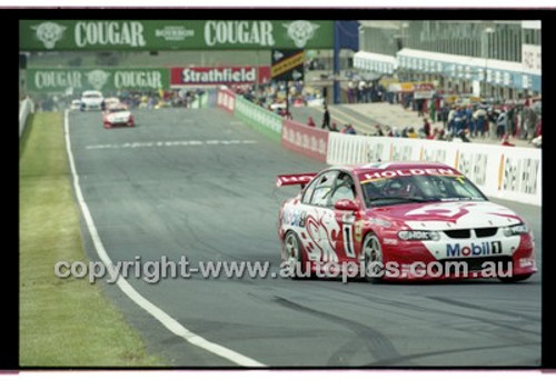 Bathurst 1000, 2001 - Photographer Marshall Cass - Code 01-MC-B01-199