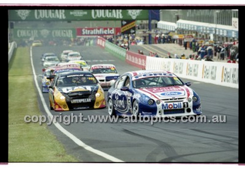 Bathurst 1000, 2001 - Photographer Marshall Cass - Code 01-MC-B01-201