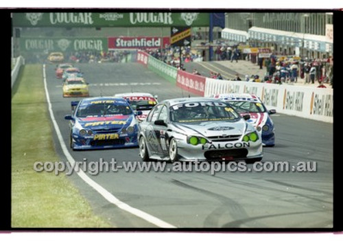 Bathurst 1000, 2001 - Photographer Marshall Cass - Code 01-MC-B01-203