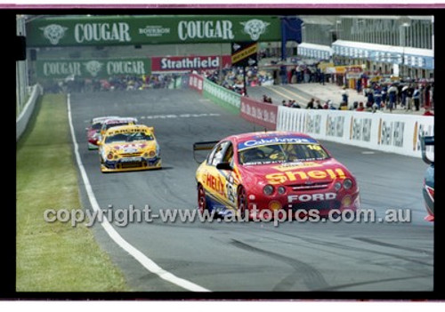 Bathurst 1000, 2001 - Photographer Marshall Cass - Code 01-MC-B01-205