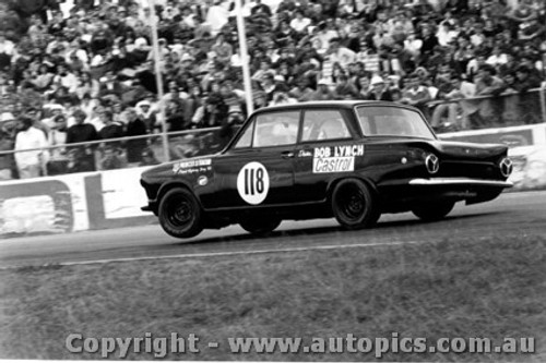 69008  -  Bob Lynch  -  Ford Cortina   Oran Park - Photographer David Blanch