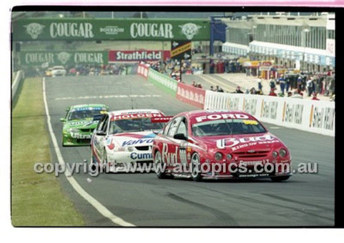 Bathurst 1000, 2001 - Photographer Marshall Cass - Code 01-MC-B01-210