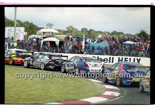 Bathurst 1000, 2001 - Photographer Marshall Cass - Code 01-MC-B01-215