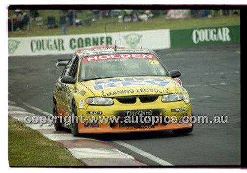 Bathurst 1000, 2001 - Photographer Marshall Cass - Code 01-MC-B01-246