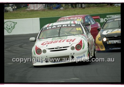 Bathurst 1000, 2001 - Photographer Marshall Cass - Code 01-MC-B01-250